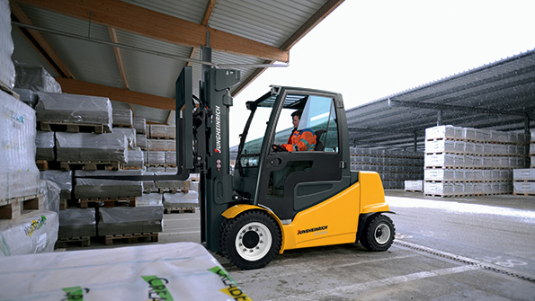 Electric Pneumatic Tire Lift Truck