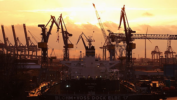 Strong Dollar Offsets Low Energy and Boosts Manufacturing Sector