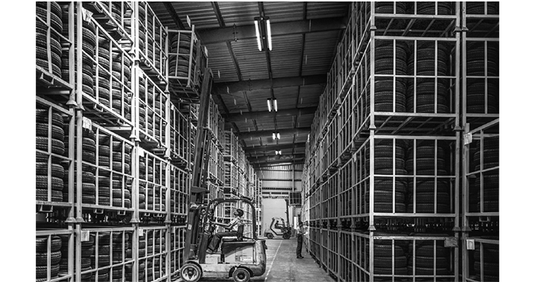 Big Ass Fans Double LED Bay Light.jpg