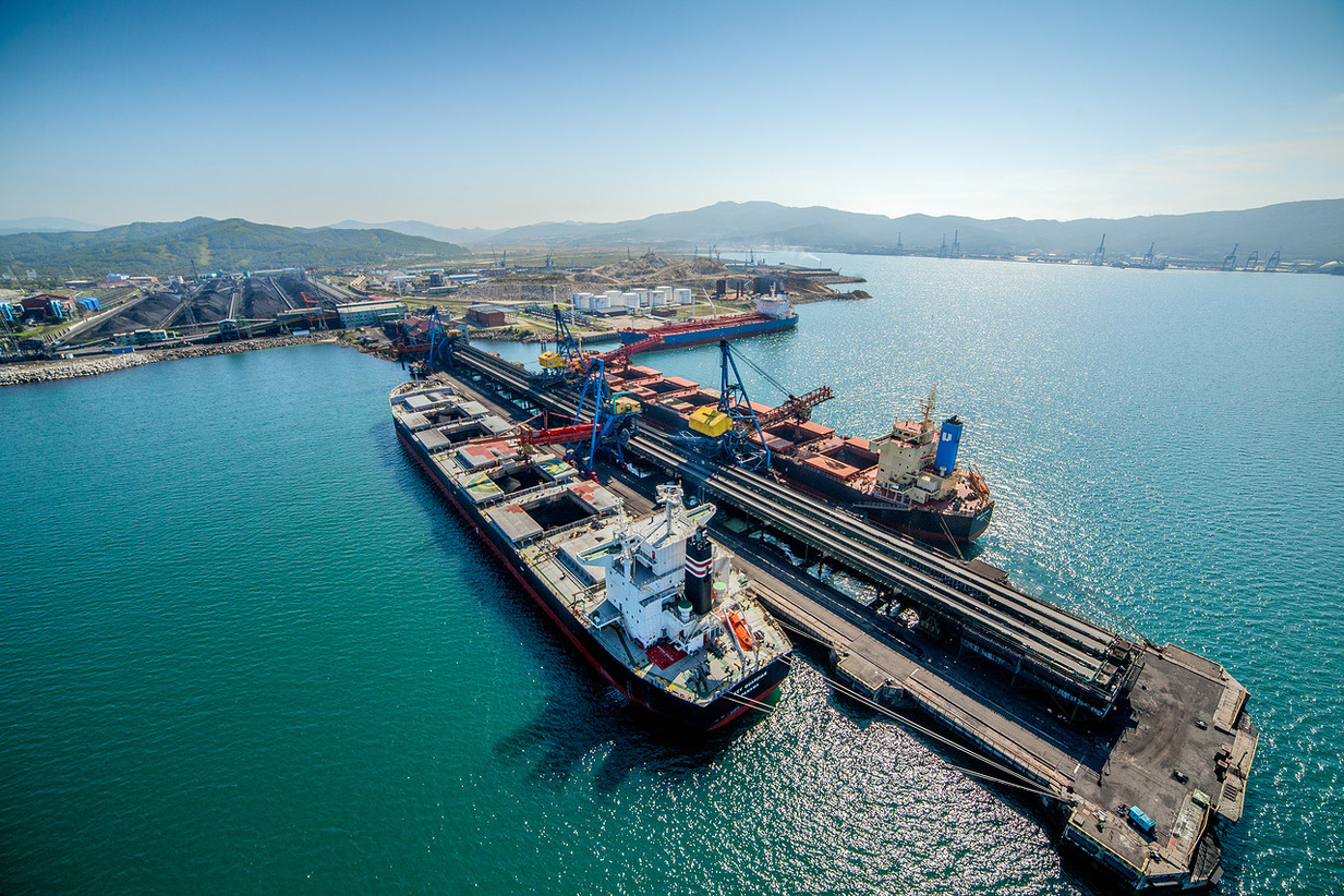 Chinese Port Restricts Ships From Virus-Hit Nations for 14 Days