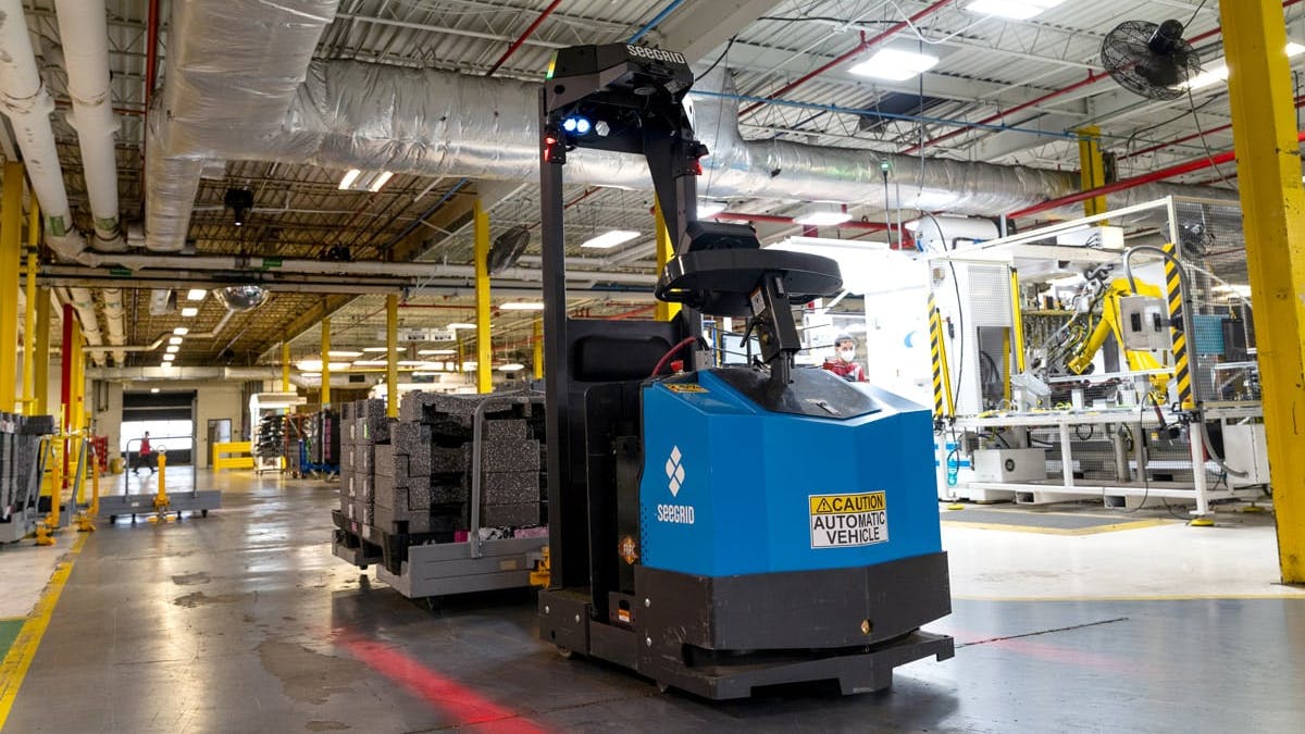 67351b47cb2a6127ddedc3cc Seegrid Tow Tractor 2