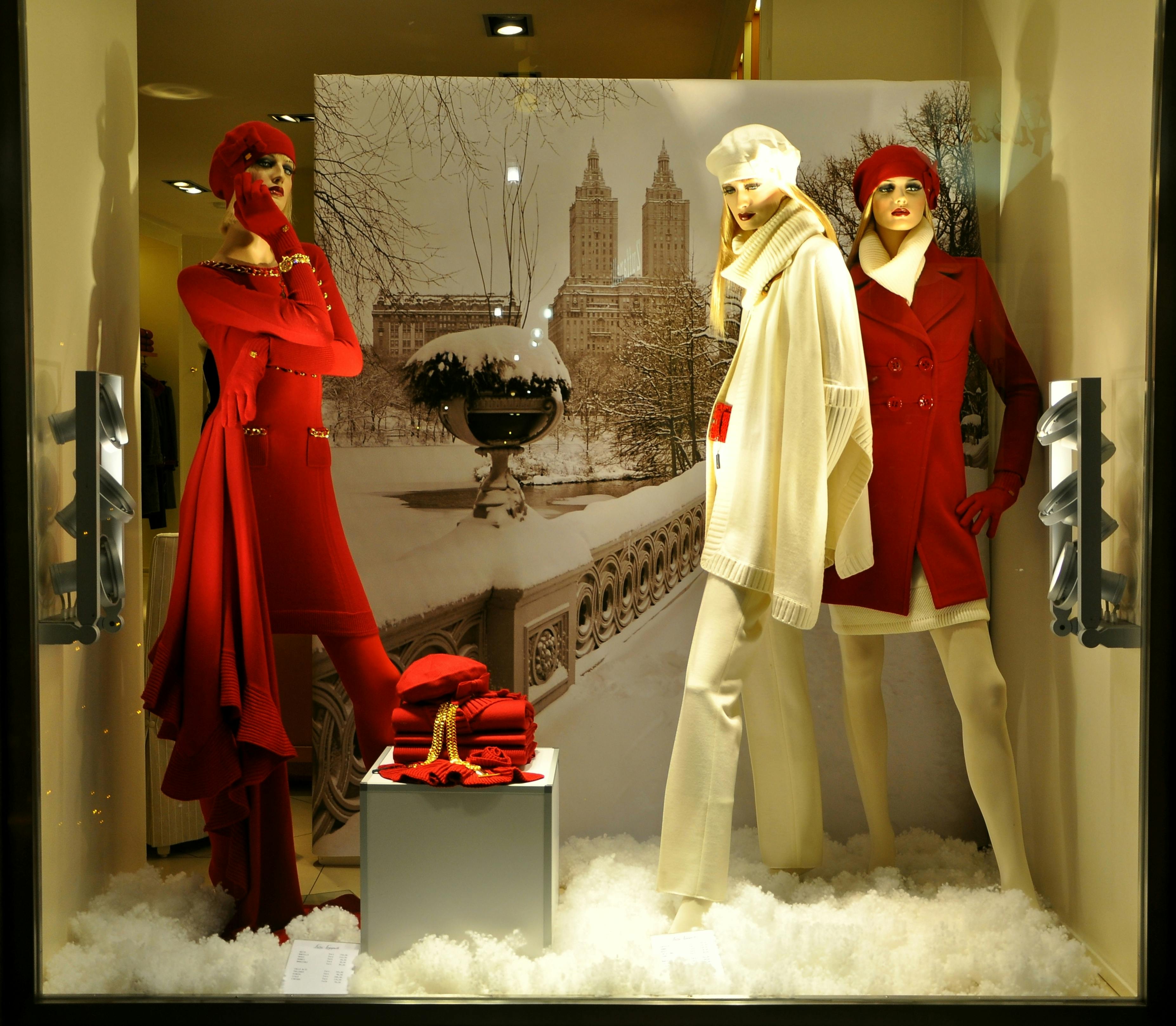 Consumers to Spend Record Amount on Holidays